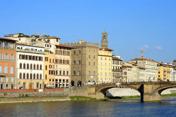 Флоренция, вид на реку Арно — стоковое фото