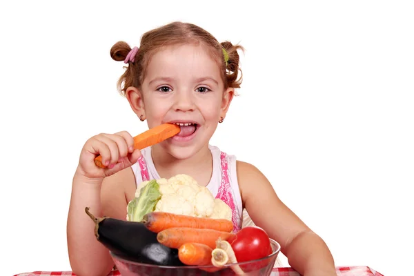 Petite fille manger de la carotte — Photo
