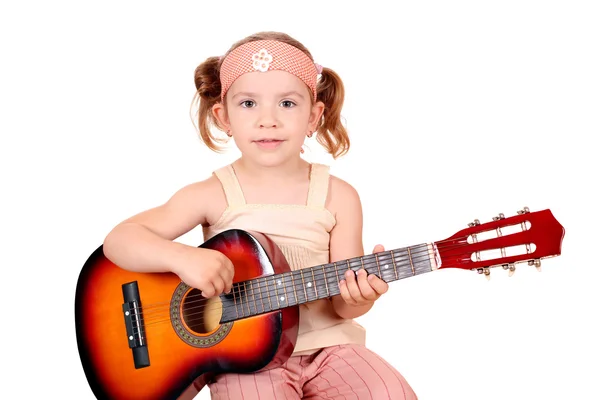 Ung flicka spela gitarr — Stockfoto