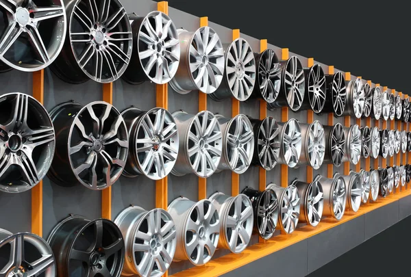 Автомобильные алюминиевые колеса — стоковое фото