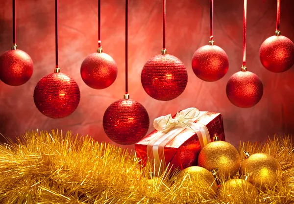 Kuličky a Dárky - Vánoční dekorace — Stock fotografie