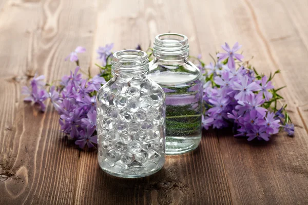 Wellness und Aromatherapie - ätherische Öle — Stockfoto
