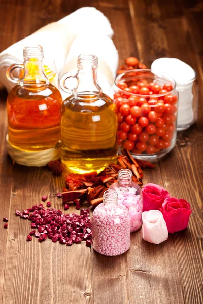 Aromatherapie - essentiële oliën en badzout — Stockfoto