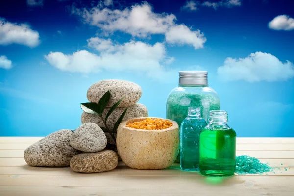 Spa ve aromaterapi - yağlar ve banyo tuzu — Stok fotoğraf