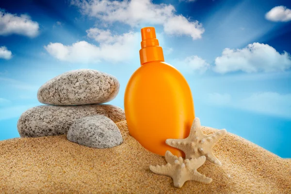Sunbath - suntan oil — Stock Photo, Image