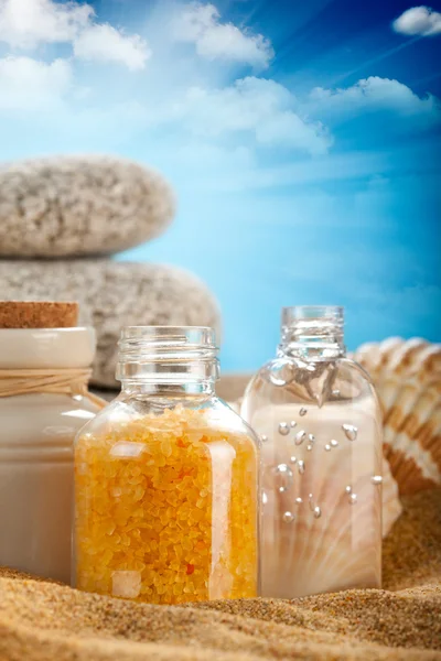 Помаранчева сіль для ванни на піску — стокове фото