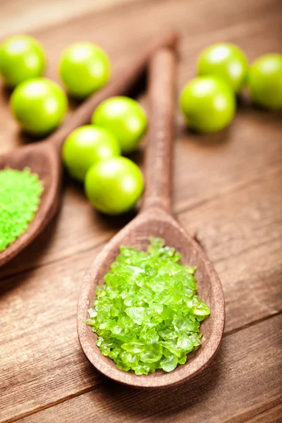 Aromatherapy - green bath salt — Stock Photo, Image