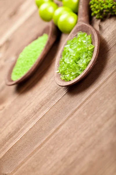 Green bath salt — Stock Photo, Image