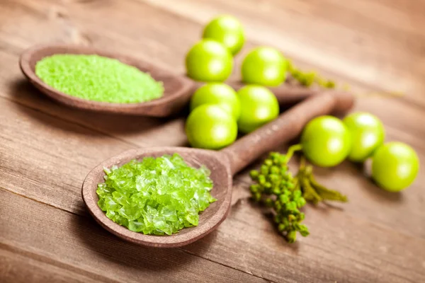 Aromatherapy - green bath salt — Stock Photo, Image