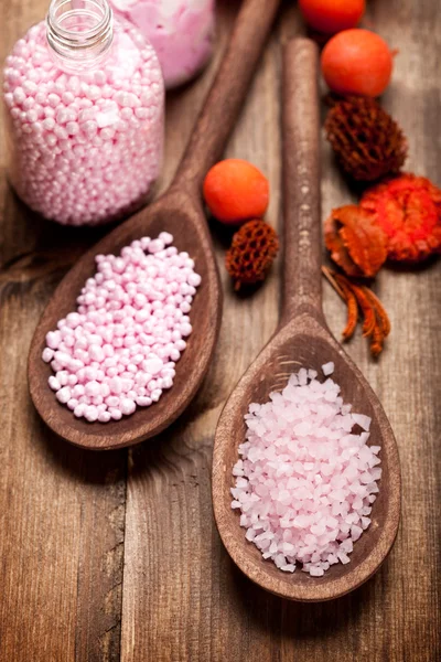 Rózsaszín fürdősó a Aromaterápia — Stock Fotó