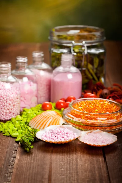 Aromaterapie - koupelová sůl a mušle — Stock fotografie
