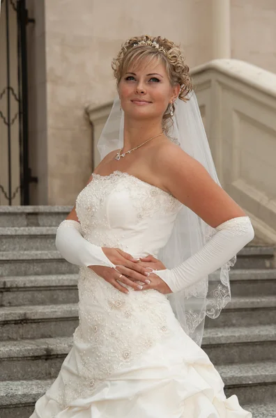 Stock image The bride on the steps of stone stairs