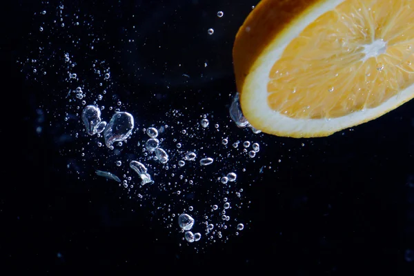 Orange i plusk wody — Zdjęcie stockowe