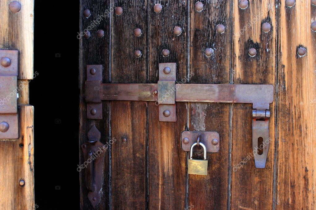 дверь с секретным замком