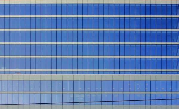 Kantoorgebouw windows — Stockfoto