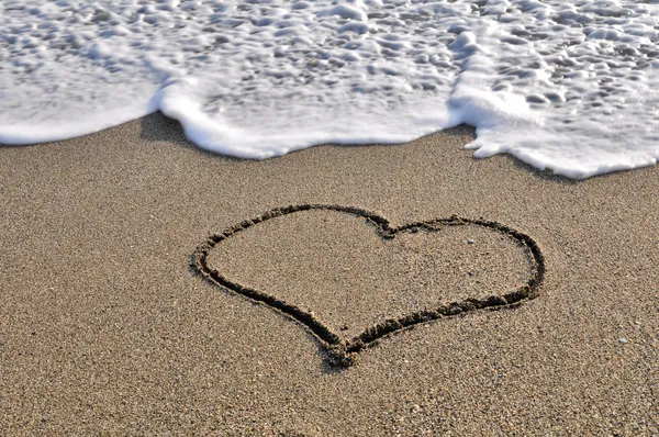 Heart - drawn in the sand — Stock Photo, Image