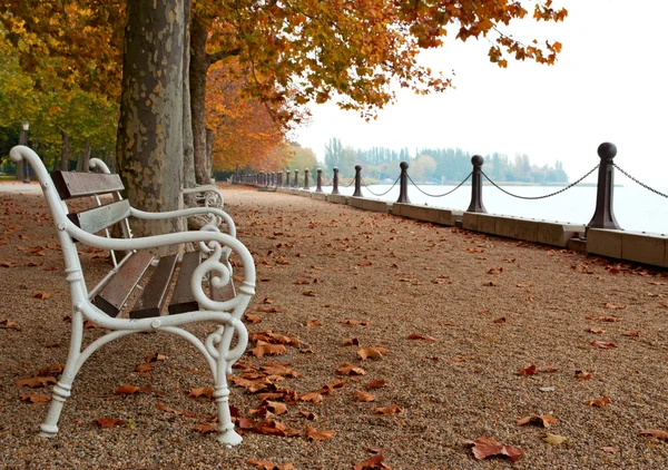 Promenade at Lake Balaton in autumn, Hungary — Stock Photo, Image