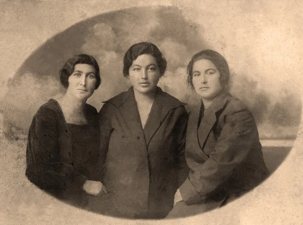 Ancient photo of sisters — Stock Photo, Image