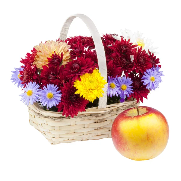 Bouquet of chrysanthemums and apple — Zdjęcie stockowe