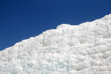 Beyaz kayalar ve Türkiye pamukkale travertenleri