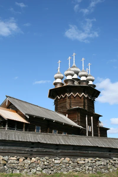 Oude houten kerk van transformatie op Kizji eiland — Stockfoto