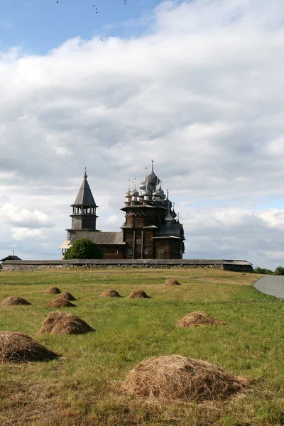 Antigua iglesia de madera de transformación en la isla de Kizhi —  Fotos de Stock
