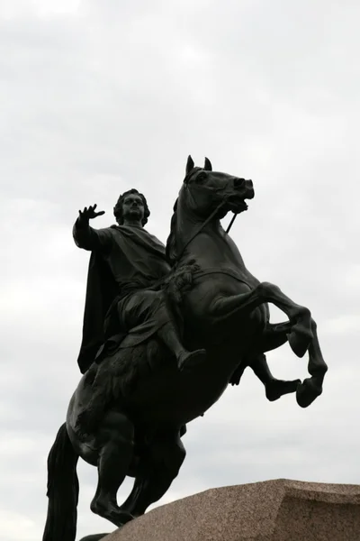 Monumento do imperador russo Pedro Magno em São Petersburgo — Fotografia de Stock