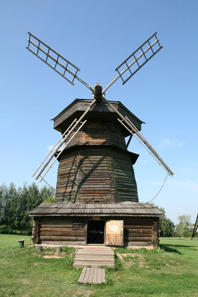 Velho moinho de madeira — Fotografia de Stock