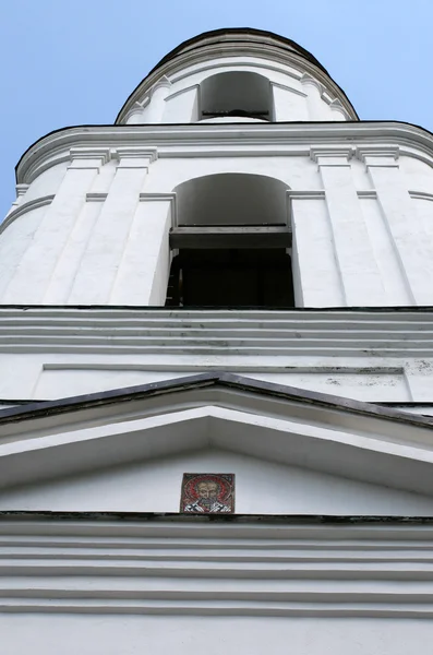 Glockenturm des Frauenklosters in maloyaroslavez — Stockfoto