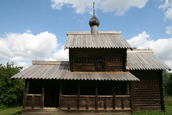 Antigua iglesia de madera en Vitoslavlitsy — Foto de Stock