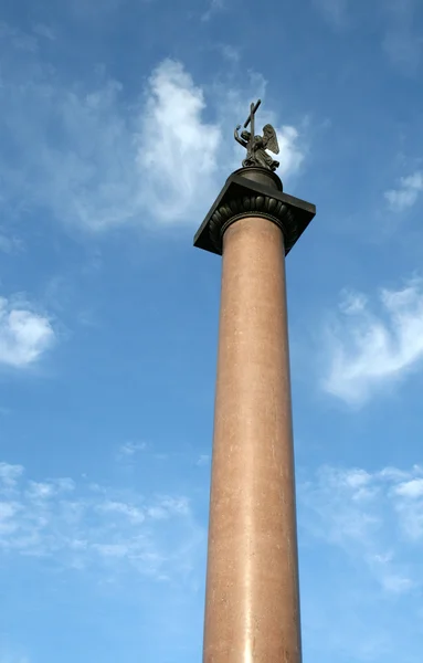 상트페테르부르크 궁전 광장에 있는 알렉산더 기둥 — 스톡 사진