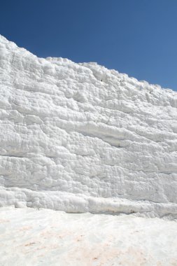 Beyaz kayalar ve Türkiye pamukkale travertenleri