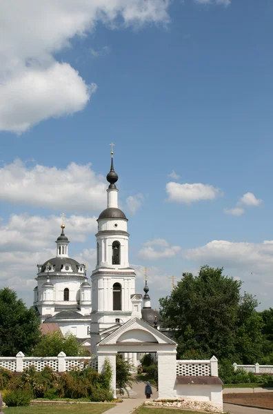 Maloyaroslavets의 여자 수도원의 종탑 — 스톡 사진
