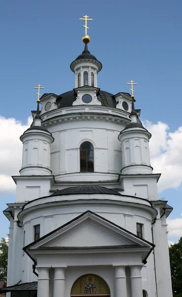 Дзвіниця монастиря жінки в Maloyaroslavets — стокове фото