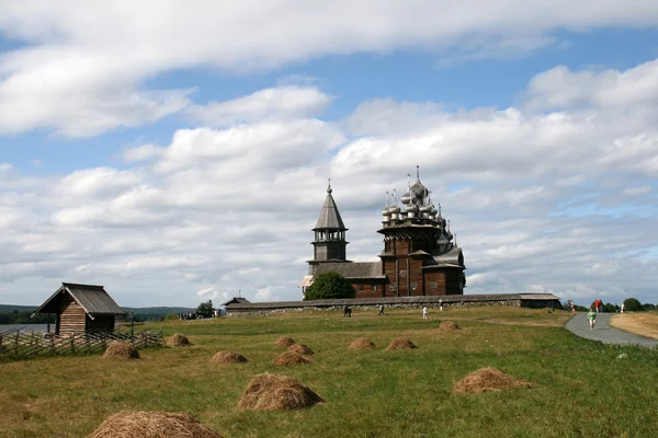 Stary drewniany kościół na wyspie kizhi — Zdjęcie stockowe