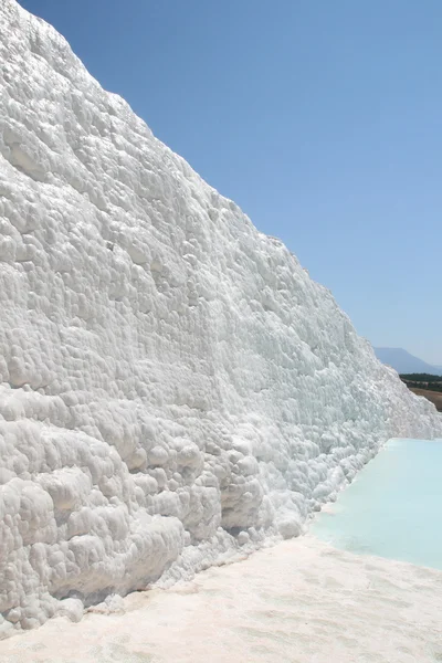 Fehér sziklák és travertines, pamukkale Törökország — Stock Fotó