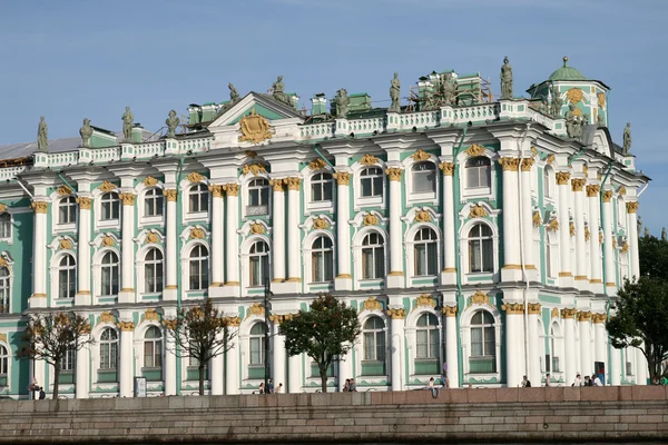 Vinterpalatset i Sankt petersburg Ryssland — Stockfoto