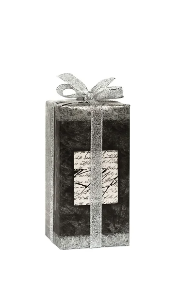Подарочная коробка с серебряной лентой — стоковое фото