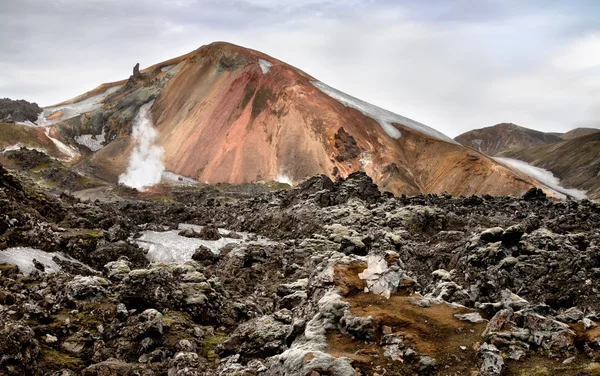여러 가지 빛깔된 유문암 산 — 스톡 사진