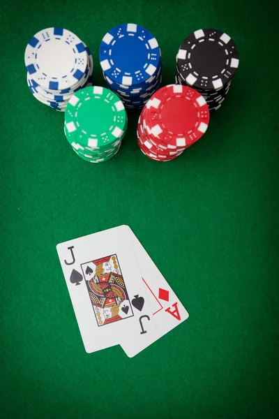 Żetony do gry i blackjack — Zdjęcie stockowe