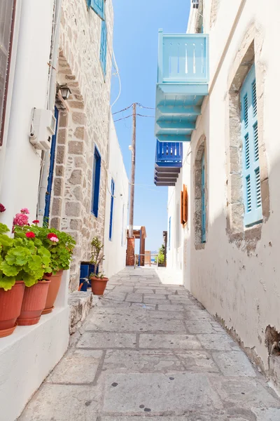 Rua estreita em estilo grego — Fotografia de Stock