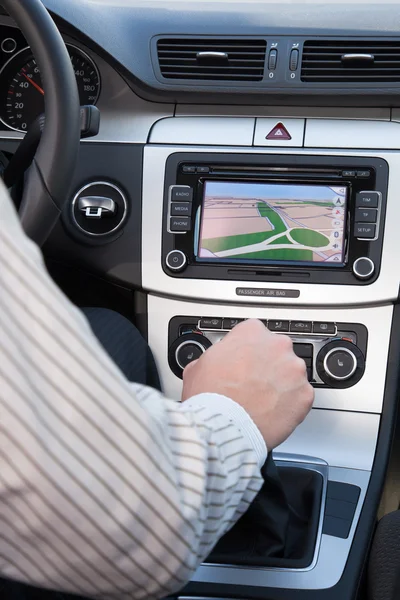 GPS навигация в роскошном автомобиле — стоковое фото