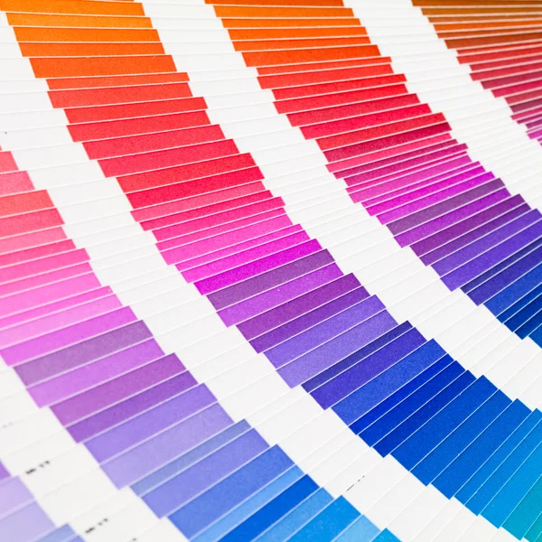 Каталог цветных сэмплеров Pantone — стоковое фото