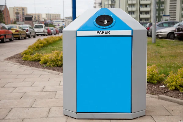 Recycling bin in a city — Stok fotoğraf