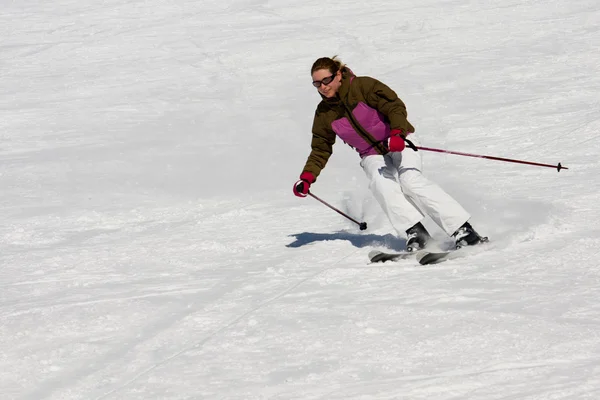Woman downhill skiing — Stok fotoğraf