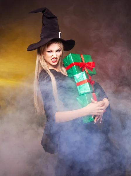 Boszorkány ajándékokkal — Stock Fotó