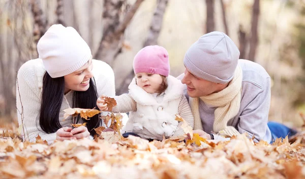 Family in the park — Stock Photo, Image