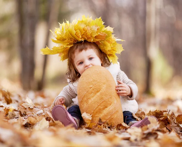 Baby with a loaf — Stock Photo, Image