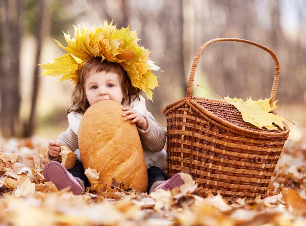 Baby with a loaf — Stock Photo, Image