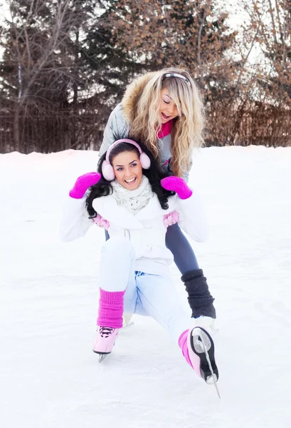 Girls ice skating — Stock Photo, Image